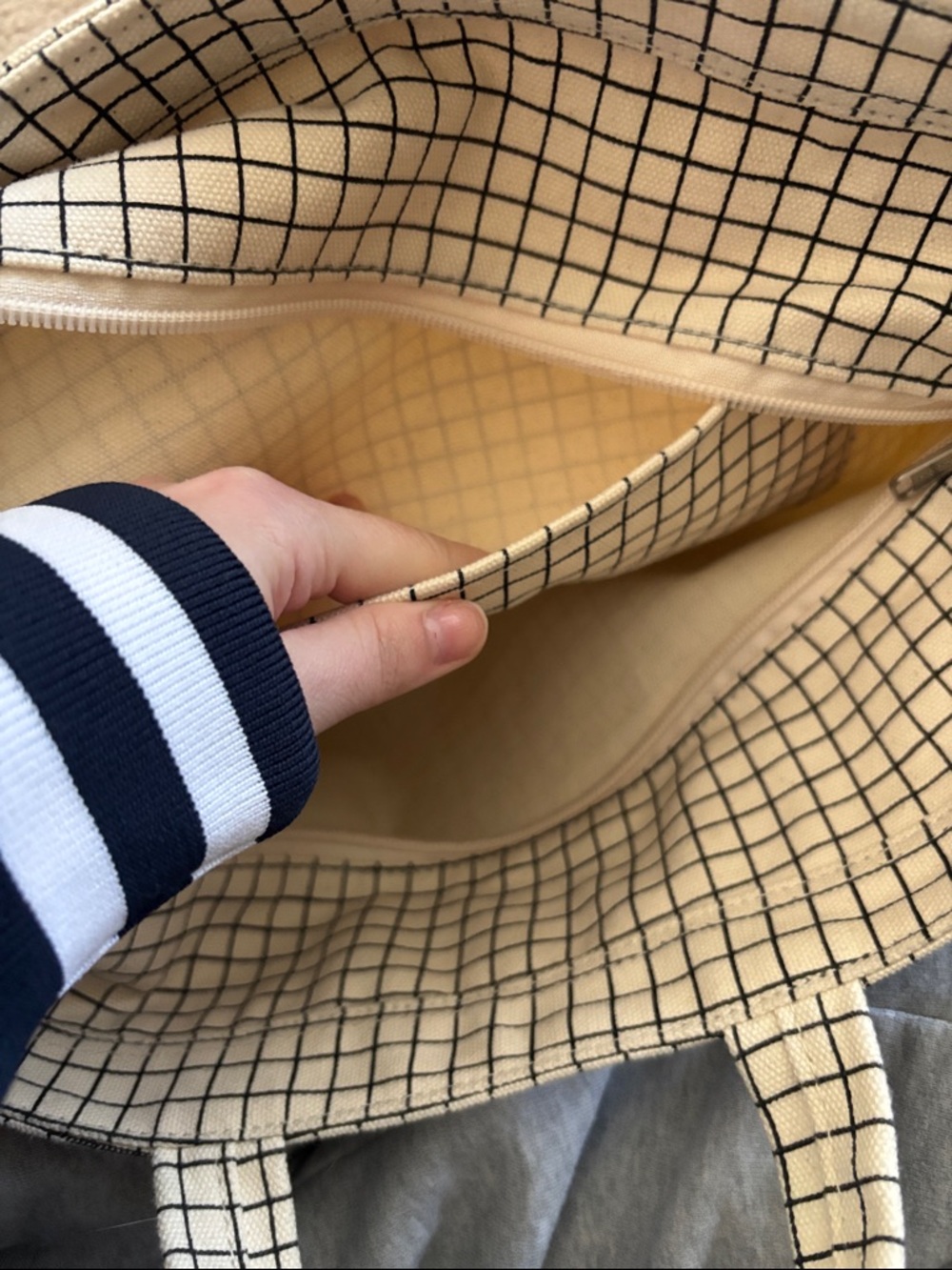BAGGU White Canvas Grid Tote with Black Check - Picture 8 of 9